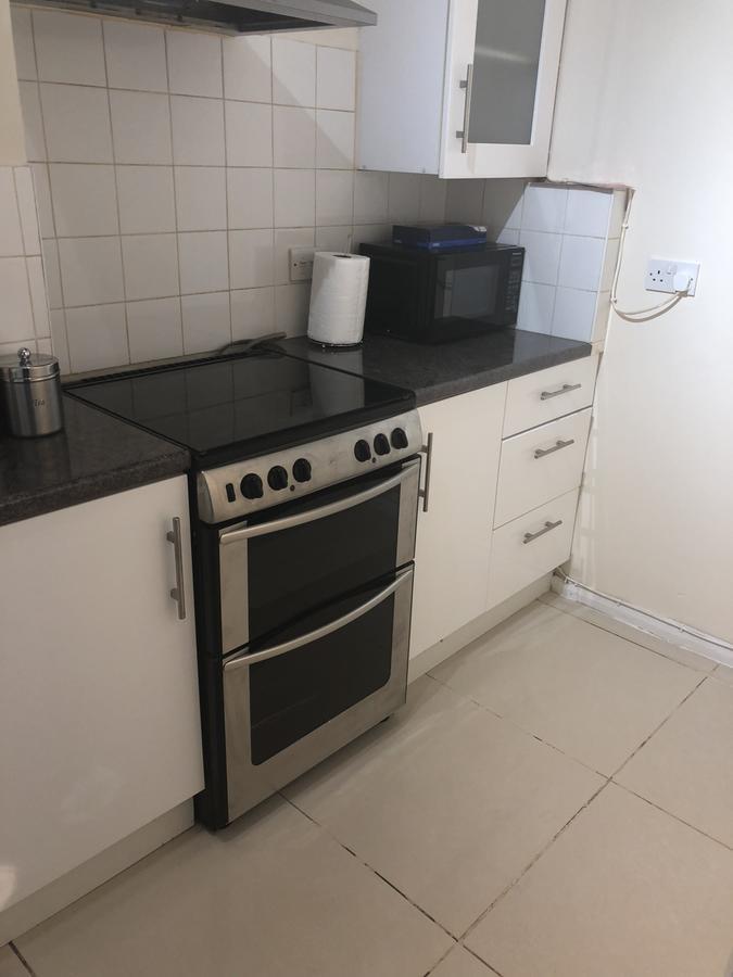 Waltham Abbey Private Property ภายนอก รูปภาพ