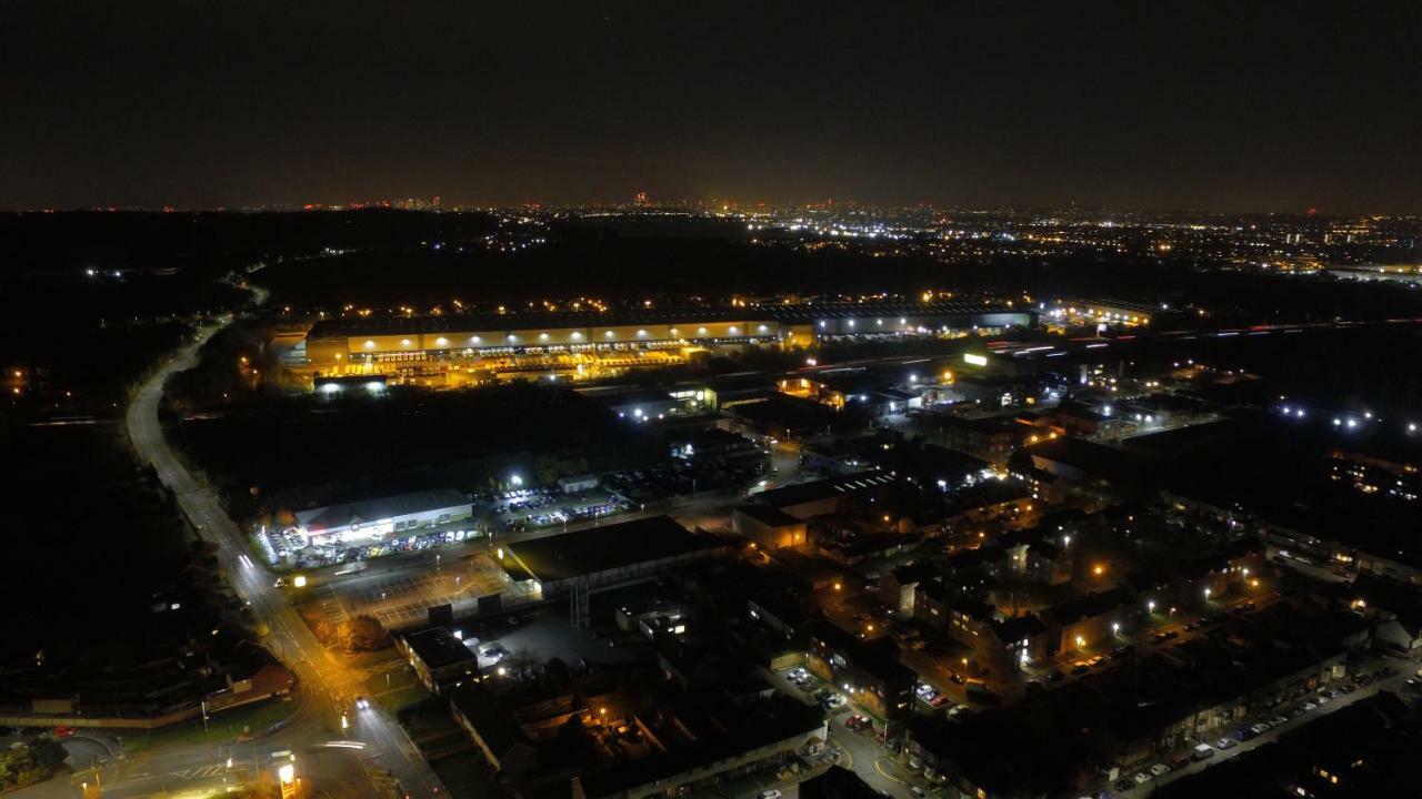 Waltham Abbey Private Property ภายนอก รูปภาพ